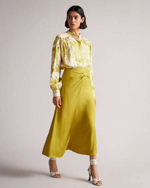 AYVERI-Tops-A gorgeous baroque printed blouse, AYVERI is ideal for a warm summer evening, or a lunchtime coffee date. This top features a gathered yoke for added interest and will look stunning with jeans or shorts and an elegant strappy heel. Blouse Baroque print Gathered yoke detail Long sleeved Button fastening Cropped boxy fit Wendy is 5'9.5" / 1.77m and wears Yellow in a Ted size 1- Ted Baker Romania